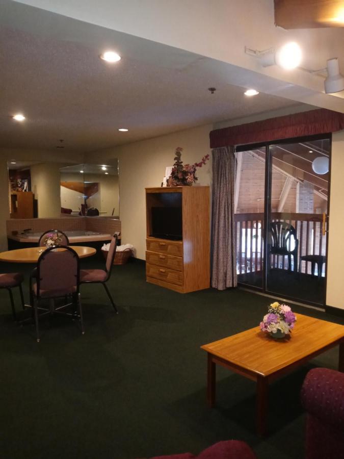 New Martinsville Inn Exterior photo
